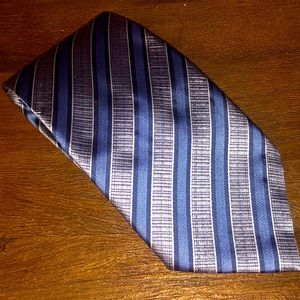 Kenneth Cole striped silver and blue tie in perfect condition